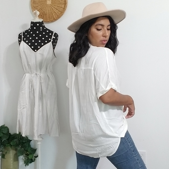 UP IN THE CLOUDS WHITE BUTTON TOP - Picture 8 of 16